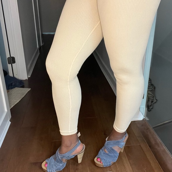 Blue suede high heel. - Picture 2 of 4